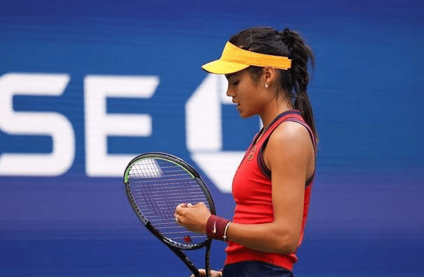 的表现备受 的表现备受