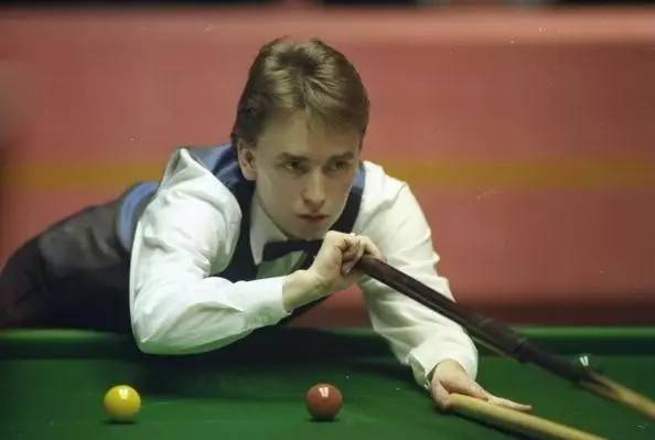 展现不同于 展现不同于