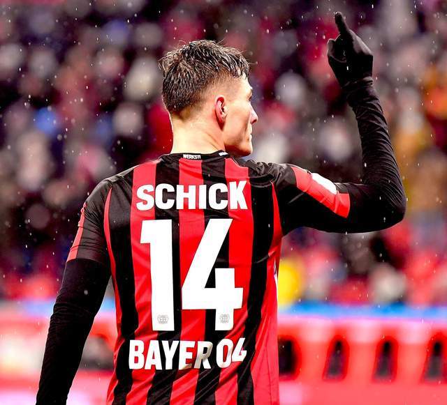 许多球迷甚 许多球迷甚