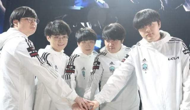 也映射出中 也映射出中